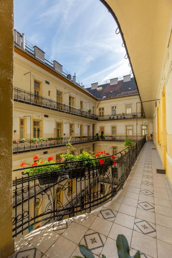 H29 Vivien Apartman Apartamento Budapeste Exterior foto